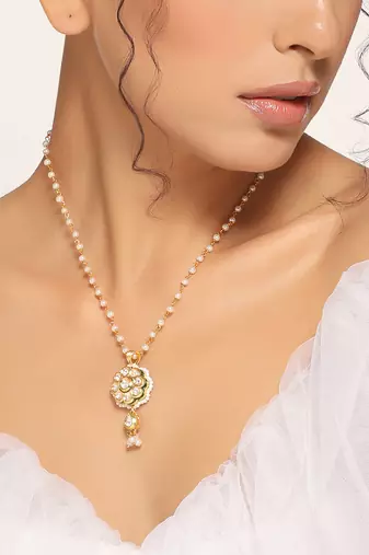 White gold kundan and pearl pendant with chain