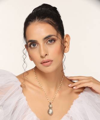 White rhodium finish polki pendant with chain 1