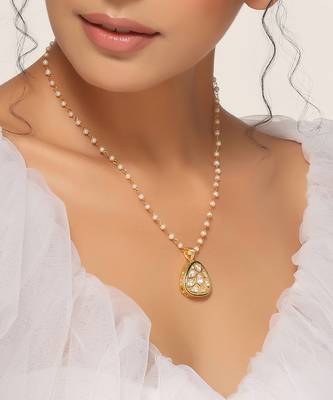Gold tone pendant with chain 2