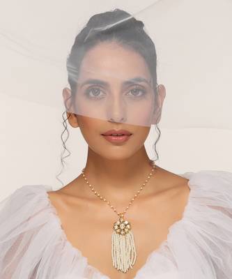 White gold tone kundan pendant with chain 1