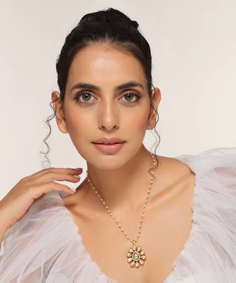Gold kundan pendant with chain 1