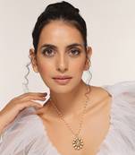 Gold kundan pendant with chain