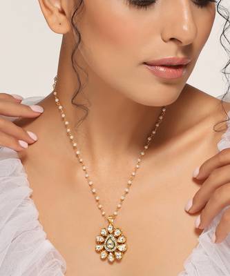 Gold kundan pendant with chain 2
