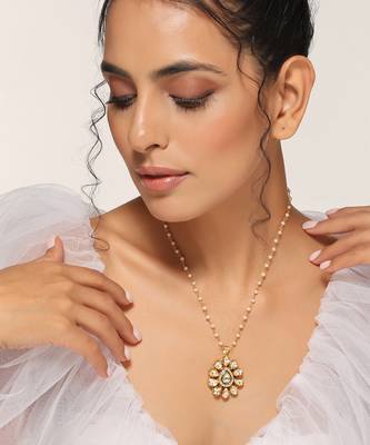 Gold kundan pendant with chain 3