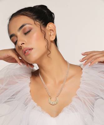Gold tone kundan pendant with chain 1