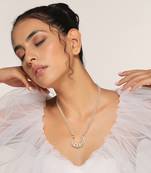 Gold tone kundan pendant with chain