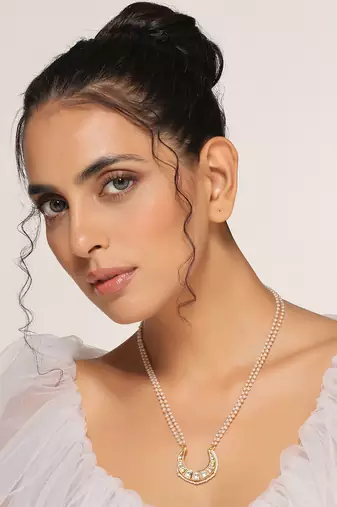 Gold tone kundan pendant with chain