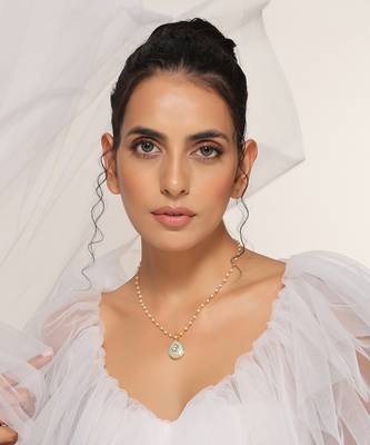 Green gold tone kundan pendant with chain 1