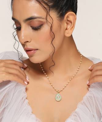 Green gold tone kundan pendant with chain 2