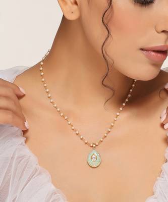 Green gold tone kundan pendant with chain 3