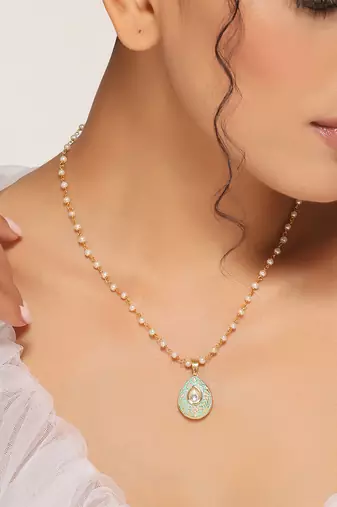 Green gold tone kundan pendant with chain