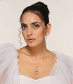 Gold tone kundan pendant with chain