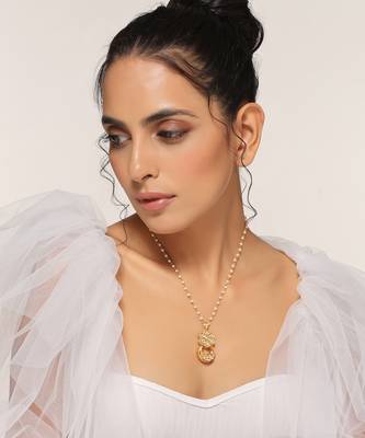 Gold tone kundan pendant with chain 3