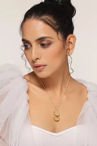 Gold tone kundan pendant with chain