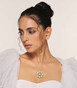 Gold tone kundan pendant with chain