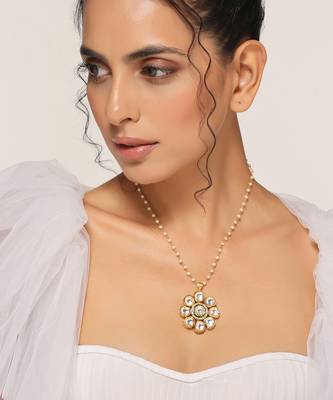 Gold tone kundan pendant with chain 2