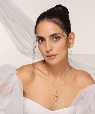 Gold tone kundan pendant with chain 1
