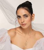 Gold tone kundan pendant with chain