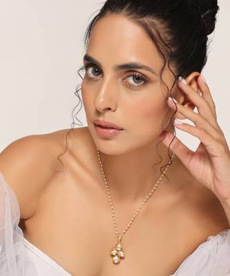 Gold tone kundan pendant with chain 2