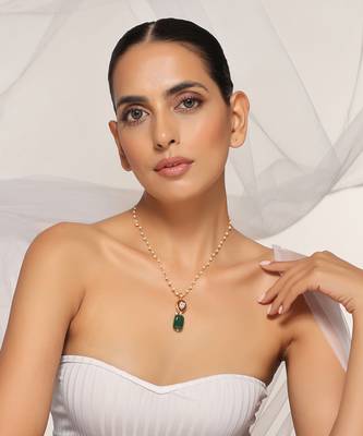 Green gold tone kundan pendant with chain 1