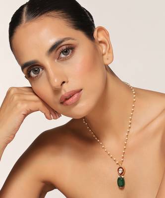 Green gold tone kundan pendant with chain 2