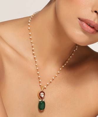 Green gold tone kundan pendant with chain 3