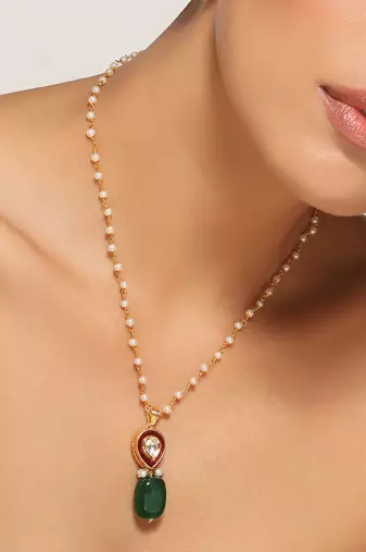 Green gold tone kundan pendant with chain