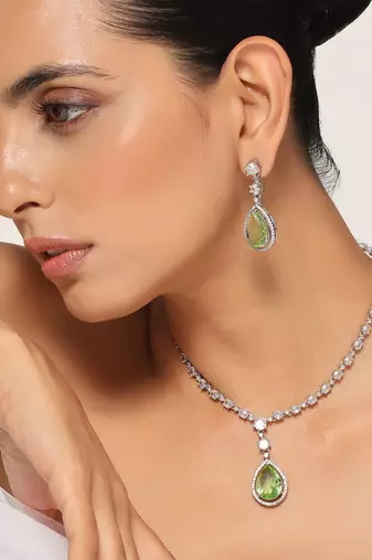 Emerald silver tone zirconia pendant necklace set