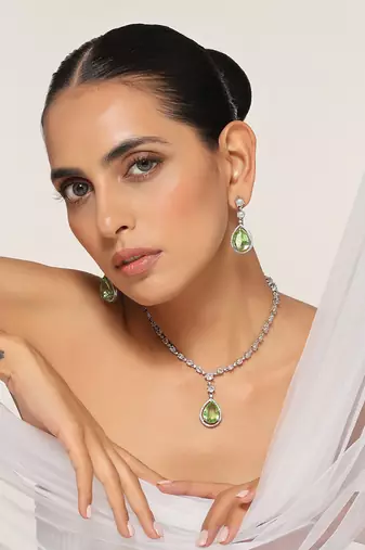 Emerald silver tone zirconia pendant necklace set