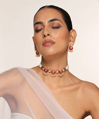 Red gold tone kundan and pearl choker set 1
