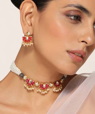Red gold tone kundan and pearl choker set 2