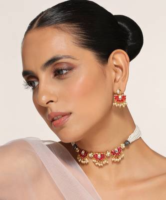 Red gold tone kundan and pearl choker set 3