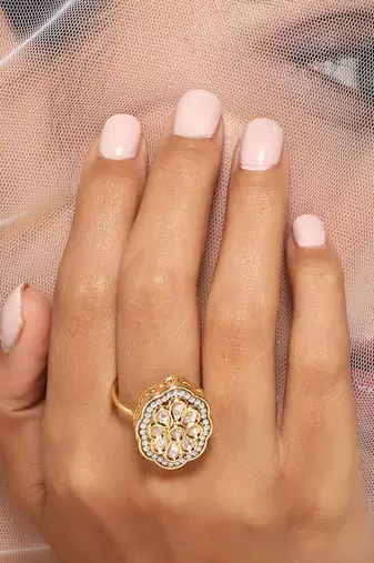Gold tone kundan ring