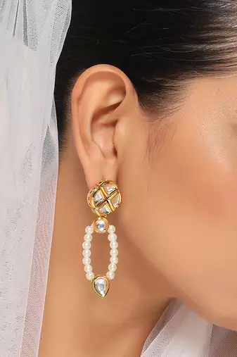 White gold tone kundan and pearl earrings