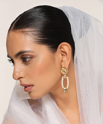 White gold tone kundan and pearl earrings 3