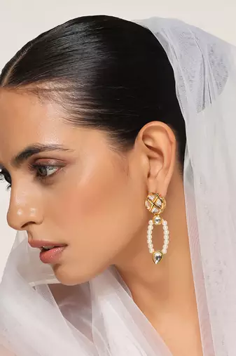 White gold tone kundan and pearl earrings