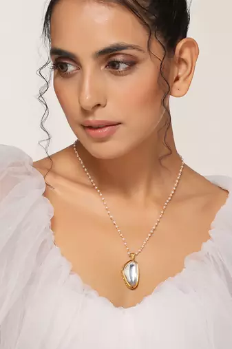 Gold tone polki pendant with chain