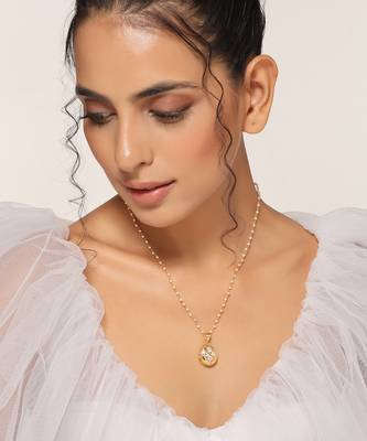 Gold tone kundan pendant with chain 2