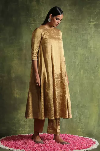 Gold chanderi tissue kurta set