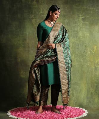 Pine green moonga silk kurta set 5