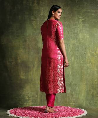 Hot pink handloom kurta set 4