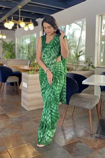 Sutram Printed Green Daily Wear 5.5 Meter Saree With 0.8 Meter Unstitch Blouse Piece