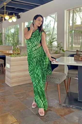 Sutram Printed Green Daily Wear 5.5 Meter Saree With 0.8 Meter Unstitch Blouse Piece