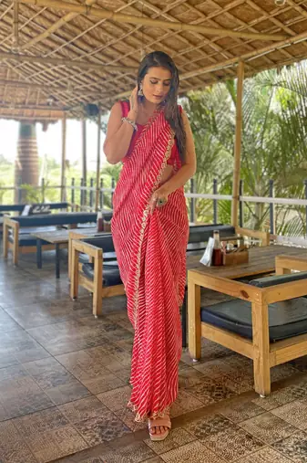 Sutram Printed Red Daily Wear 5.5 Meter Saree With 0.8 Meter Unstitch Blouse Piece