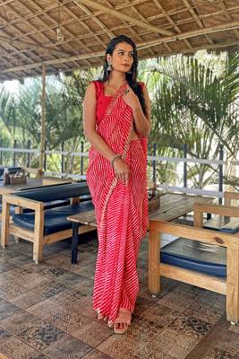 Sutram Printed Red Daily Wear 5.5 Meter Saree With 0.8 Meter Unstitch Blouse Piece 3