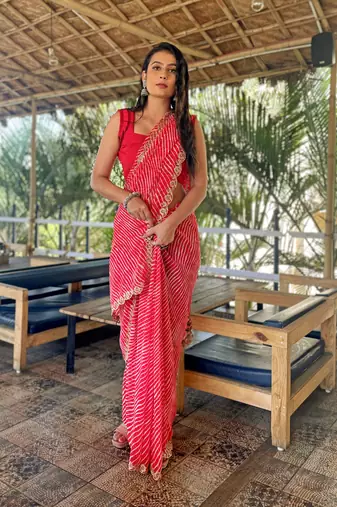 Sutram Printed Red Daily Wear 5.5 Meter Saree With 0.8 Meter Unstitch Blouse Piece