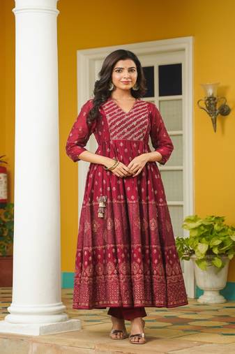 VISCOSE CHANDERI PRINTED KALI KURTA & PANT