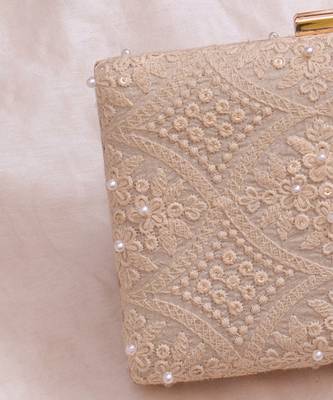 Beige oyster pearl clutch 4