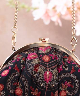Black rumi vintage purse 4