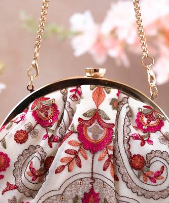 Off white rumi vintage purse 2